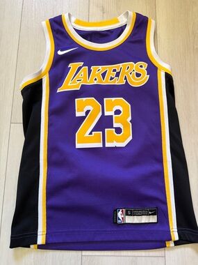 NBA Nike Kid’s Los Angeles Lakers #23 LeBron James Basketball Jersey size S